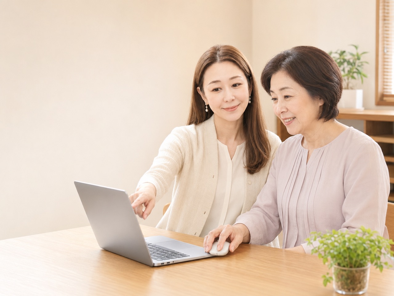 生徒さんに寄り添い、画面を見ながら一緒に進めるレッスンの様子